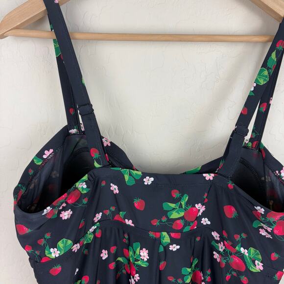 Torrid Wireless Lattice One Piece Swimsuit Strawberries Print Womens Sz 2X Retro - Picture 6 of 11